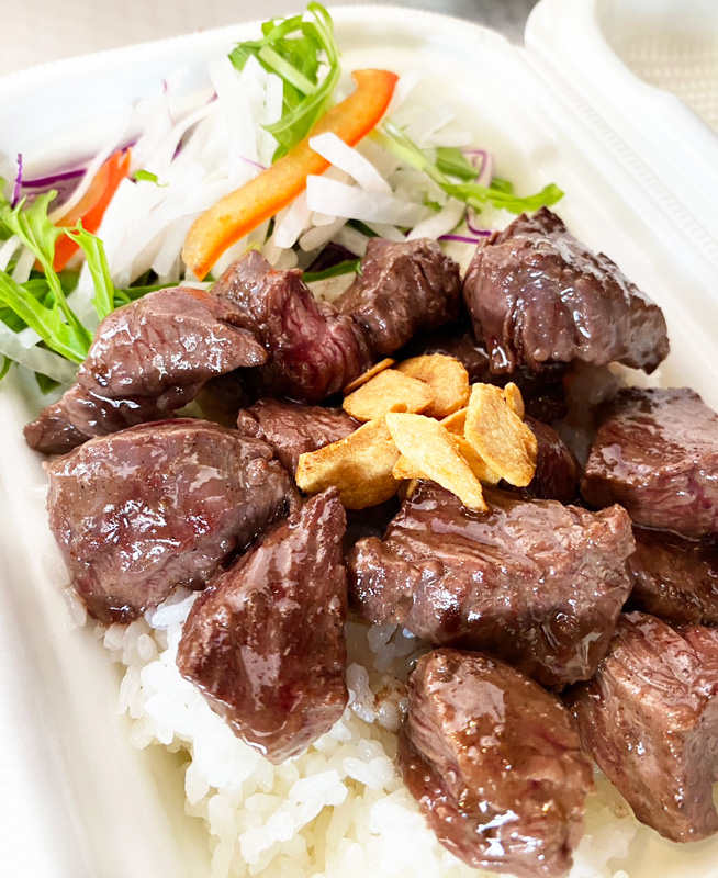 ハラミサイコロステーキ丼<br/>坂井産大根野菜添え - 和よしキッチンカー